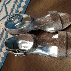 Style&Co T-Strap Sandal, Dark Sand Snakeskin 5.5M